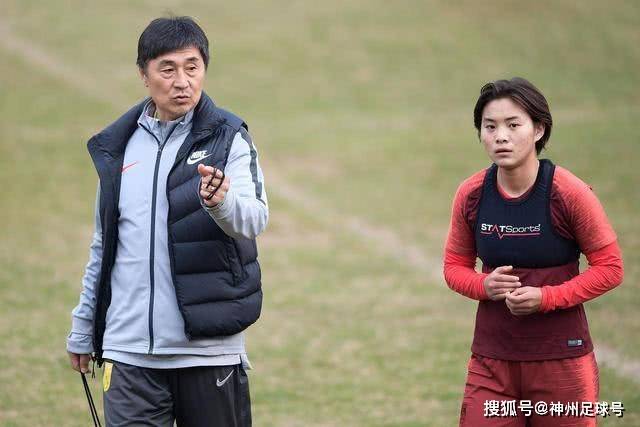 米体：卡迪纳莱找两家猎头公司，为米兰搜寻主帅、总监和CEO人选